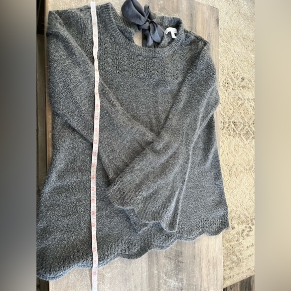 Lauren Conrad Long Bell Sleeve Grey Scoop Neck Sweater Medium - Picture 4 of 9